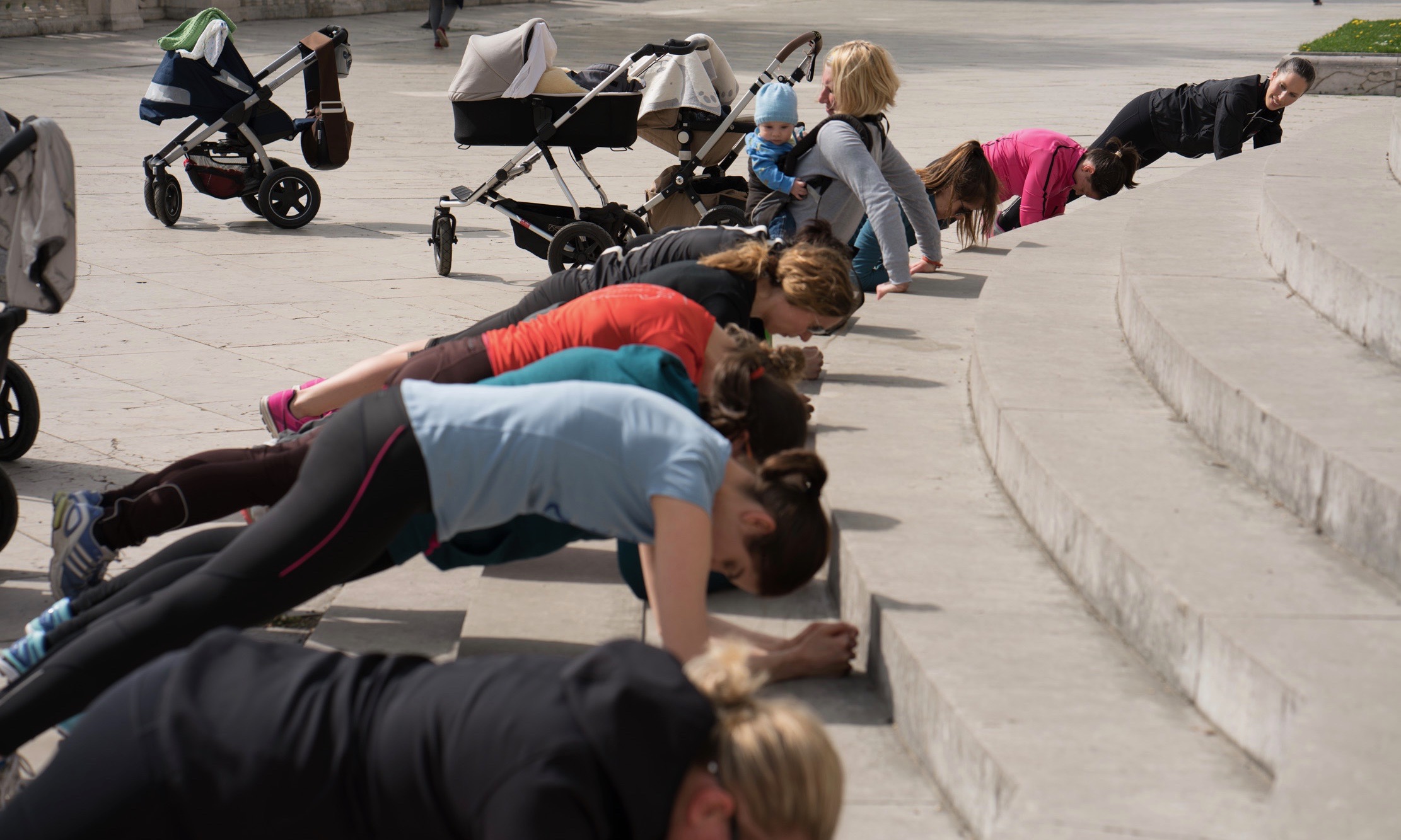 Moms back on track, Physiotherapie, laufen, Schwangerschaft, Geburt, Rückbildung, fit, Sport, Training, Wien, Running Clinic